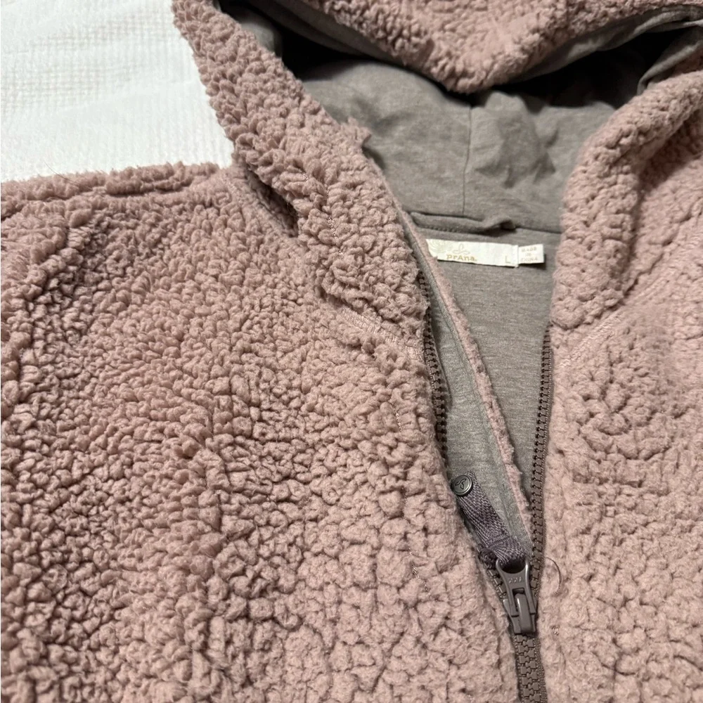 Prana Permafrost quarter-zip Sherpa pull-over.